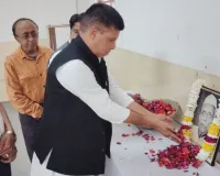 कांग्रेस ने गोकुल भाई भट्ट को अर्पित की पुष्पांजलि, कांग्रेस नेता और कार्यकर्ता रहे मौजूद  