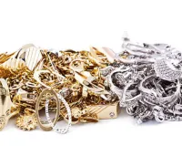 फिर नई ऊंचाई पर पहुंचे सोना और चांदी : दोनों कीमती धातुओं में आई रिकॉर्ड तेजी, जानें क्या है भाव  