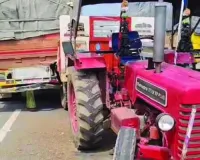 नदी के पास ट्रक का टायर पंचर : अनियंत्रित ट्रक ने कई वाहनों को मारी टक्कर, 2 लोग घायल