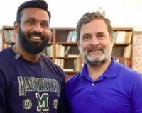 राहुल गांधी ने मोहम्मद दीपक को लगाया गले, बोले-साहस की लौ हर युवा में जलनी चाहिए