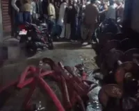 मेरठ में भीषण हादसा: तीन मंजिला इमारत में आग लगने से एक ही परिवार के छह लोगों की मौत, बचाव और राहत कार्य जारी