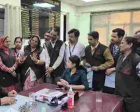 जवाहरलाल नेहरू हॉस्पिटल में 2 महीने से नहीं मिला वेतन, नाराज ठेका कार्मिकों ने किया प्रदर्शन