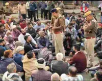 आरोपियों की गिरफ्तारी की मांग को लेकर गुर्जर समाज अड़ा: धरना देकर किया प्रदर्शन, पुलिस अधिकारियों ने जल्द गिरफ्तारी का दिलाया भरोसा