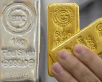 सोना और चांदी में फिर गिरावट : चांदी और शुद्ध सोना हुआ सस्ता, जानें क्या है भाव  