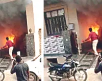 चाजिंर्ग करते समय स्कूटी जली : घर में अफरा-तफरी, घर का सामान भी आग के चपेट में आया