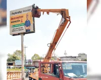 शहर को बदरंग करने वालों पर निगम डाल रहा पर्दा