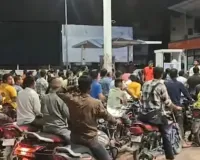 महाराष्ट्र में पेट्रोल पंपों पर नई गाइडलाइन लागू : वाहनों की लंबी कतारों को देखते हुए लिया निर्णय, एक दिन में केवल 200 रुपए का खरीद सकेंगे