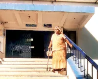 सीढ़ियों से जंग : पेंशन की राशि लेने में हाफंते 38 सौ बुजुर्ग पेन्शनधारी, जानें पूरा मामला 