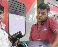 टीटीई की ईमानदारी : ट्रेन में छूटा बैग यात्री को सुरक्षित लौटाया, बैग में रखा लैपटॉप भी मिला सकुशल 