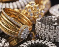 दोनों कीमती धातुओं में सीमित घट-बढ़ : चांदी सस्ती और सोना हुआ महंगा, जानें क्या है भाव 