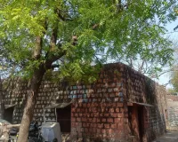 आर्थिक संकट में तेजी से बिक रही गरीबों की जमीनें