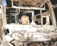 जैसलमेर से हुई रवाना, गुजरात के बनासकांठा जिले में हादसा : चलती स्लीपर बस में आग, एक की मौत, सात झुलसे