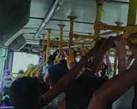 होली पर घर जाने वालों की बस स्टैण्ड पर भीड़ : रोडवेज ने किया अतिरिक्त बसों का संचालन, स्पेशल ट्रेनों का भी हो रहा संचालन