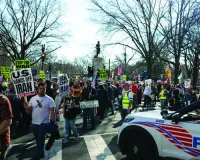 खामेनेई की मौत के बाद अमेरिका में प्रदर्शन : सड़कों पर जश्न मनाते नजर आए लोग, कई लोग भावुक भी दिखे