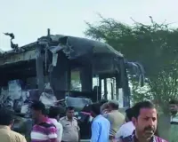 हनुमानगढ़ में 5 लोगों की मौत का कारण बना आवेरटेक : विपरीत दिशा से आ रहे ट्रक से टकराई बस, घायलों को अस्पताल में कराया भर्ती