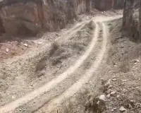 अजमेर के तबीजी में 35 बीघा सरकारी जमीन पर अवैध खनन, 50 फीट गहरे गड्ढे; प्रशासन पर कार्रवाई नहीं करने के आरोप