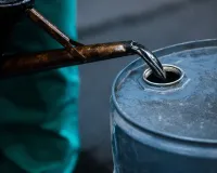 पश्चिम एशिया में जारी भू-राजनैतिक संकट के बीच कच्चे तेल की कीमतों में उछाल, 100 डॉलर प्रति बैरल के पार पहुंचा 