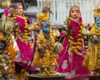 गणगौर पूजन का शुभारंभ, युवतियां सुबह-सुबह करने लगीं ईसर-गणगौर की पूजा