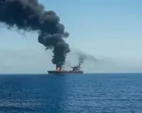 दुबई पोर्ट पर खड़े कुवैती तेल टैंकर पर ईरानी ड्रोन हमला: 24 कर्मचारियों को सुरक्षित बचाया, समुद्र में तेल रिसाव का बढ़ा खतरा 