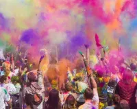 तेलंगाना में हर्षोल्लास और सांप्रदायिक सौहार्द के साथ मनी होली, पुलिस ने हुड़दंग मचाने वालों के लिए जारी की चेतावनी  