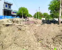 नाला निर्माण में लापरवाही से आवागमन बाधित