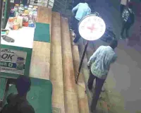 जयपुर में बेकाबू सफेद कार का कहर : बाइक सवार को टक्कर मार फरार, CCTV में कैद वारदात 