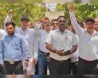 आरजीएचएस भुगतान में देरी पर दवा विक्रेताओं का प्रदर्शन : विरोध के बाद प्रतिनिधिमंडल को वार्ता के लिए बुलाया, विक्रेताओं ने कहा- 11 महीनों से नहीं हो रहा नियमित भुगतान