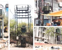 ट्रांसफॉर्मरों के नीचे फैला कचरा बन रहा खतरे की घंटी : प्लास्टिक और कागज कभी भी चिंगारी पकड़कर बड़े हादसे को कर सकते है आमंत्रित, कचरे के ढेर सुरक्षा मानकों की खुली अवहेलना