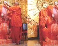 मोतीडूंगरी मंदिर में विघ्न विनाशक का हुआ पंचामृत अभिषेक : नई पोशाक और सोने-चांदी से निर्मित, विशेष लहरिया मुकुट कराया धारण 