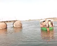 वृंदावन में हादसा : यमुना में स्टीमर पलटने से 10 पर्यटकों की मौत, राहत कार्य में मदद के लिए सेना पहुंची