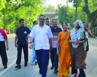 भजनलाल शर्मा ने सैर के दौरान आमजन से की मुलाकात : बच्चों से मिलाया हाथ और महिला से हाथ जोड़कर स्वीकार किया अभिवादन, लोगों से पूछा हाल