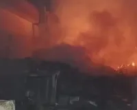 दिल्ली में प्लास्टिक अपशिष्ट गोदाम में लगी आग : हादसे में 3 लोगों की मौत, गोदाम में बनी अस्थायी झोपड़ी में रहते थे पीड़ित