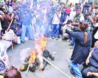 महिला आरक्षण मुद्दे पर सियासत तेज : कांग्रेस ने भाजपा मुख्यालय के समीप किया प्रदर्शन, कहा- महिला आरक्षण लागू नहीं होने तक शांत नहीं रहेगी कांग्रेस