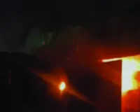 अलवर में आधी रात तेल फैक्ट्री में लगी आग : कुछ ही मिनटों में लपटों की चपेट में पूरी फैक्ट्री, परिसर में ही सो रहे थे मजदूर