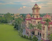 अपनी मांगों को लेकर बीएचयू में सड़क पर उतरे छात्र : पथराव में एक सुरक्षाकर्मी घायल, पुलिसबल तैनात