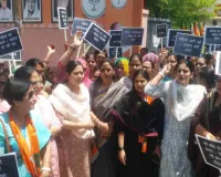 महिला आरक्षण मुद्दे पर सियासत तेज: कांग्रेस ने भाजपा मुख्यालय के समीप किया विरोध प्रदर्शन, महिलाओं के मुद्दे पर गंभीर नहीं होने का लगाया आरोप 