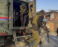 जम्मू-कश्मीर पुलिस को बड़ी कामयाबी : एक महिला सहित लश्कर-ए-तैयबा के चार सदस्य गिरफ्तार, हथियारों को जखीरा जब्त 