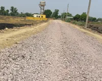 अधूरी सड़क बन रही हादसों का कारण, ग्रामीणों में रोष