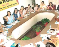 जब-जब कागज पर लिखा मैंने मां का नाम, कलम अदब से बोल उठी हो गए चारों धाम 