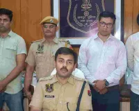 बुजुर्ग दंपत्ति से ठगी मामले में चार अपराधी गिरफ्तार : 44 लाख रुपए, एक देशी पिस्टल, वाहन और अन्य घरेलू सामान बरामद