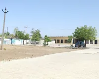 स्कूल परिसर में वर्षों से नहीं हट रहा अतिक्रमण, जानें पूरा मामला 
