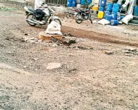 सीसी के लिए खोदी सड़क, जाम व हादसों का खतरा