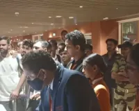 यात्रियों की रात एयरपोर्ट पर कटी, 10 घंटे देरी से जयपुर पहुंची फ्लाइट
