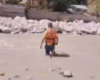 गंगोत्री धाम में गंभीर हादसा: एसडीआरएफ का साहसिक रेस्क्यू अभियान, भागीरथी के बीच फंसी महिला को सुरक्षित बचाया
