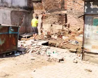 पिंक टॉयलेट के नाम पर पुरानी सुविधा खत्म : सुविधा के लिए दर-दर भटक रहे ग्रामीण, 15 दिन से काम ठप