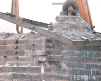 हजारों टन वजनी घंटी का घुट रहा दम