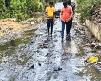 कीचड़ भरी सड़क, राहगीरों की राह में बनी रोड़ा