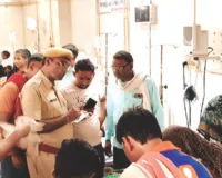 कुंड में डुबकी लगाने जा रहे श्रद्धालुओं को कार ने रौंदा : 20 श्रद्धालु घायल, चालक हिरासत में