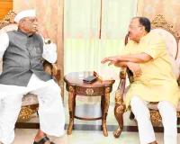 स्पीकर वासुदेव देवनानी ने राज्यपाल हरिभाऊ बागड़े से की शिष्टाचार भेंट, 'ब्रेवहार्ट सावरकर' पुस्तक भेंट कर किया सम्मान