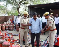 पुलिस की कार्रवाई : अवैध गैस रिफिलिंग और कालाबाजारी करने वाला गिरफ्तार, 13 गैस सिलेंडर जब्त